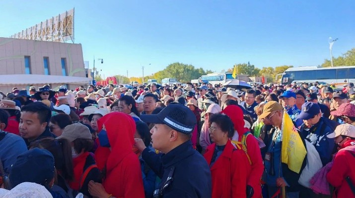 額濟(jì)納胡楊林景區(qū)今年為何這樣“紅”？